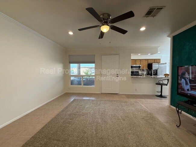 Photo - 502 W Yukon Dr Apartment