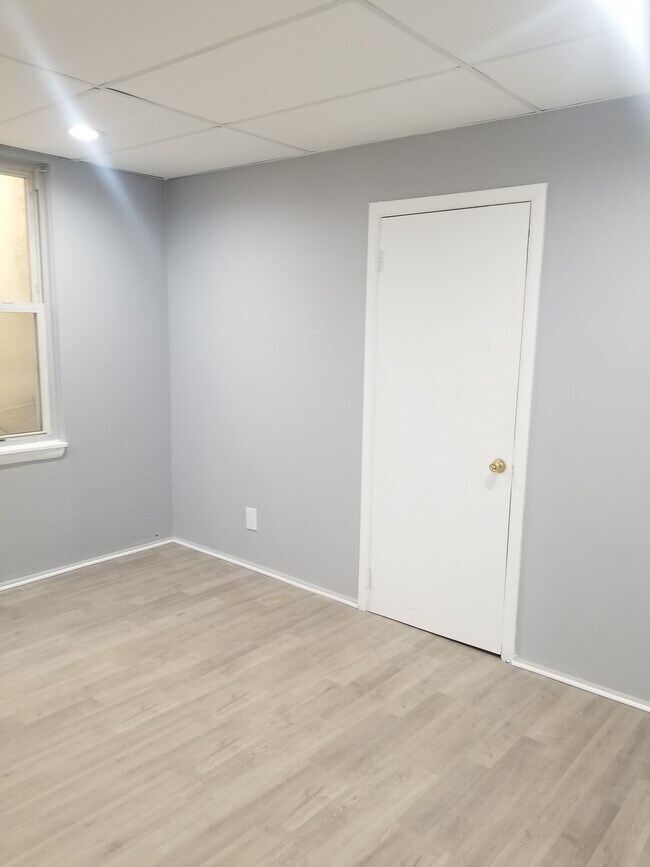 Foto del edificio - 76 Victory Blvd