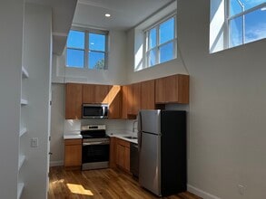 Building Photo - 6 Blossom St