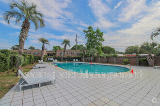 Building Photo - 867 Colony Dr