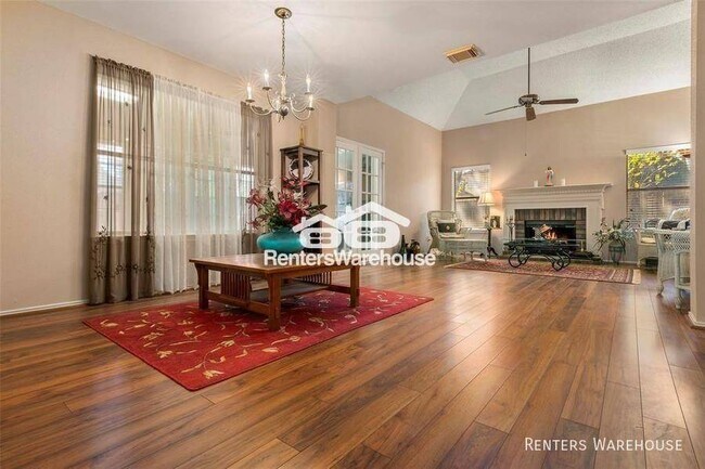Building Photo - This lovely home in Spring near Vintage Pa...