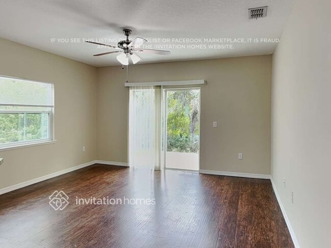 Foto del edificio - 2443 Longworthy Rd