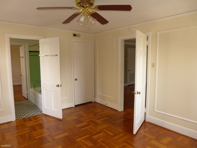 Building Photo - 1 br, 1 bath  - Bellevue Gables