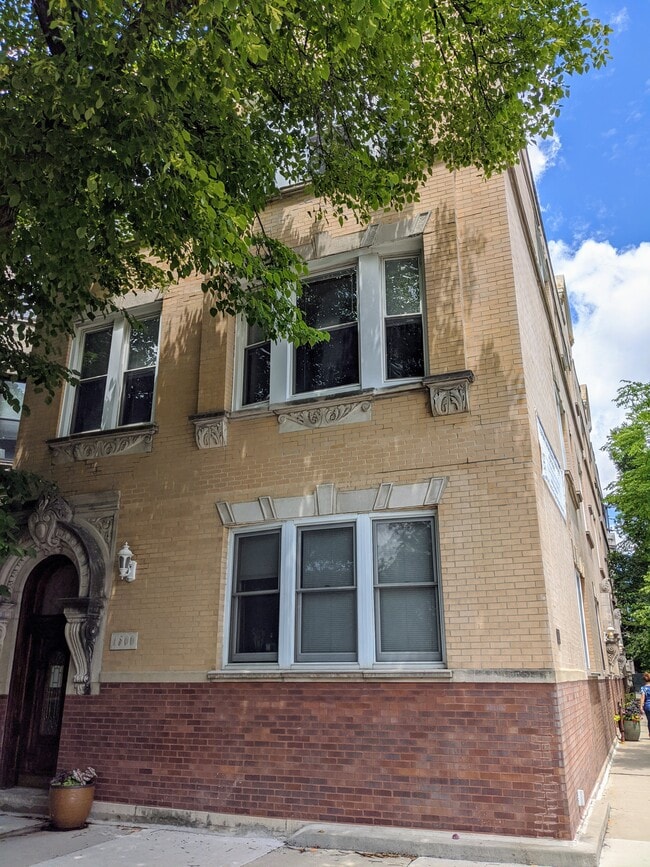 1500 W. Polk Street - Building Exterior - Harris Point Chicago