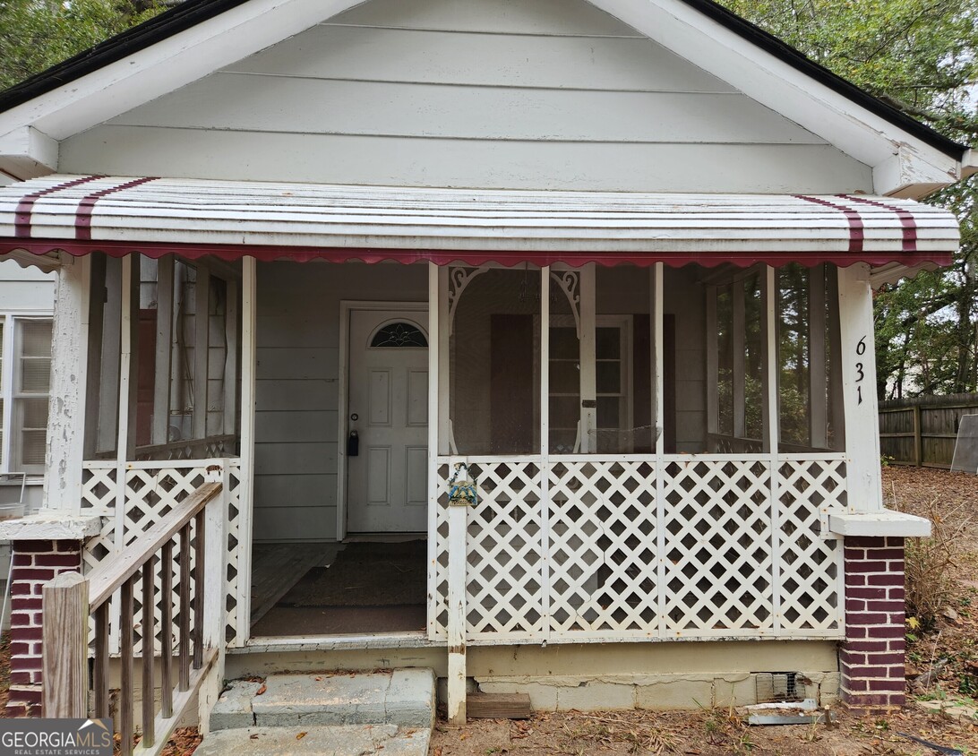 Primary Photo - 631 Davis Ave