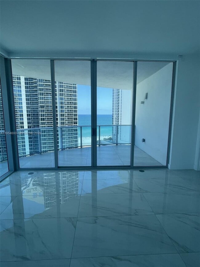 Foto del edificio - 17550 Collins Ave