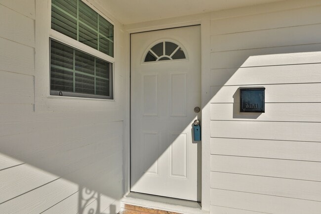 Foto del edificio - 631 Edgebrook Dr
