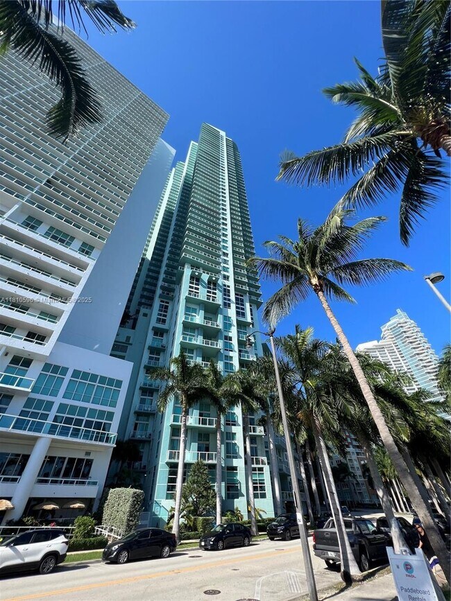 Building Photo - 1900 N Bayshore Dr
