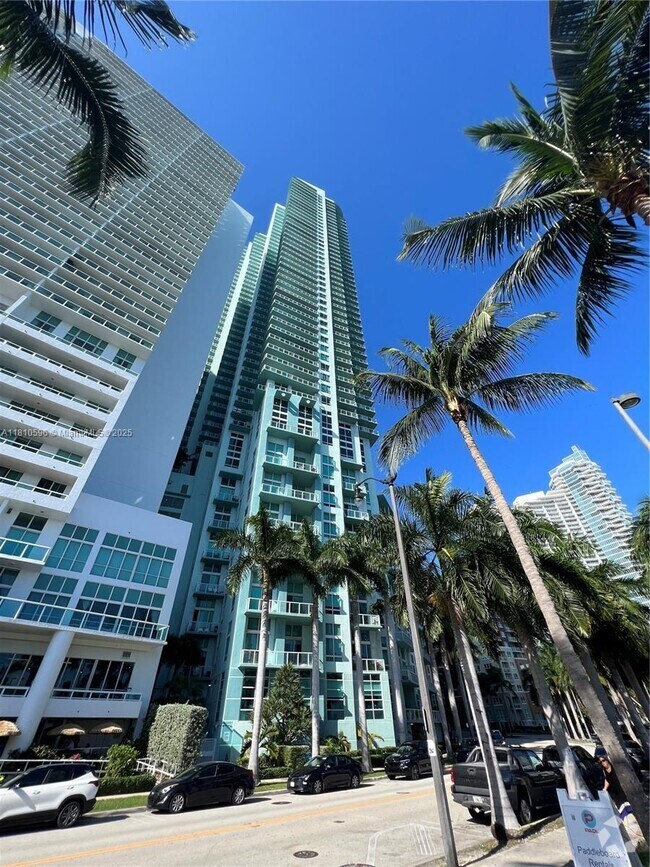 Building Photo - 1900 N Bayshore Dr