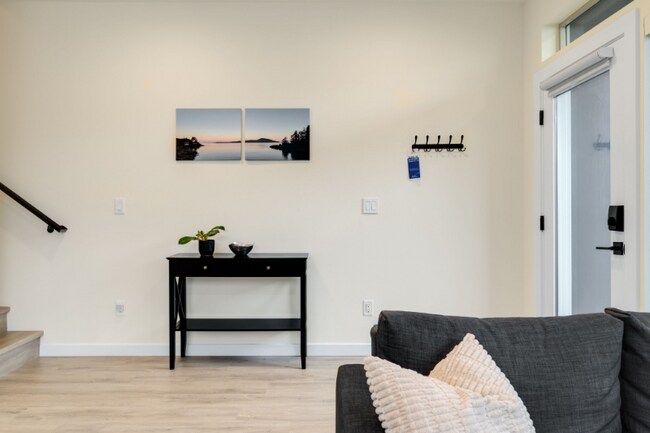 Foto del edificio - 823 NE 70th St