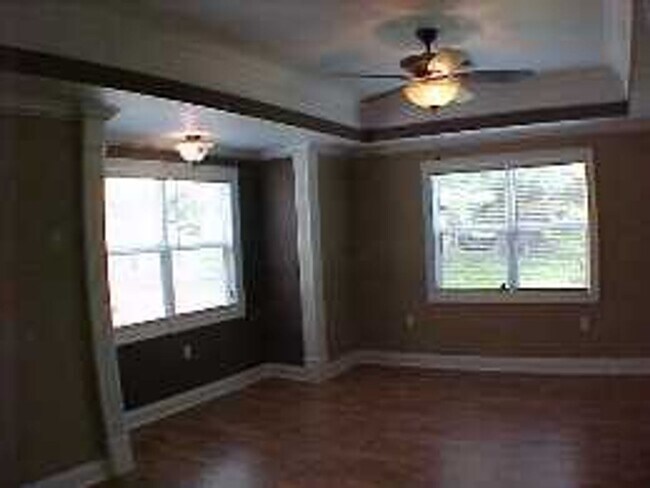 Foto del edificio - 3 Bedroom 2 Bath Cottage Style Home with Large Den