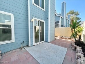 Building Photo - 3241 Symphony Dr