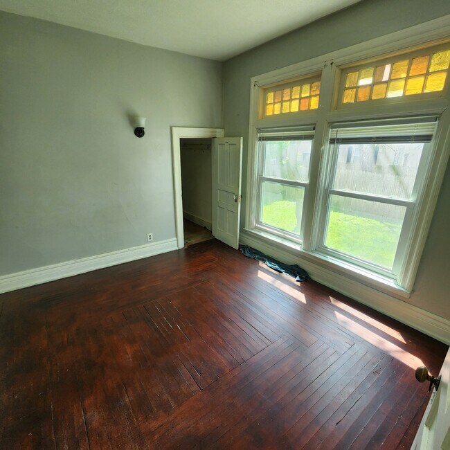 Foto del edificio - 678 Ridge Rd