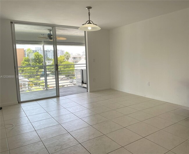 Building Photo - 3750 NE 169th St