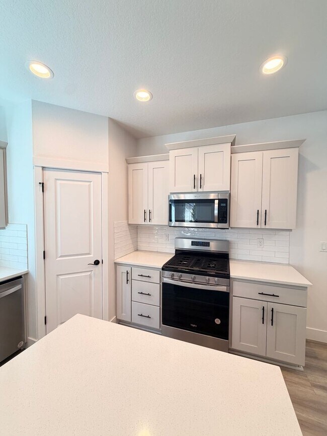 Building Photo - 3481 Snowberry Rd