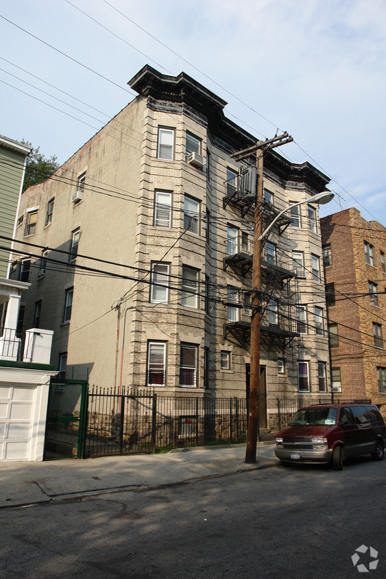 Building Photo - 81 Saratoga Ave