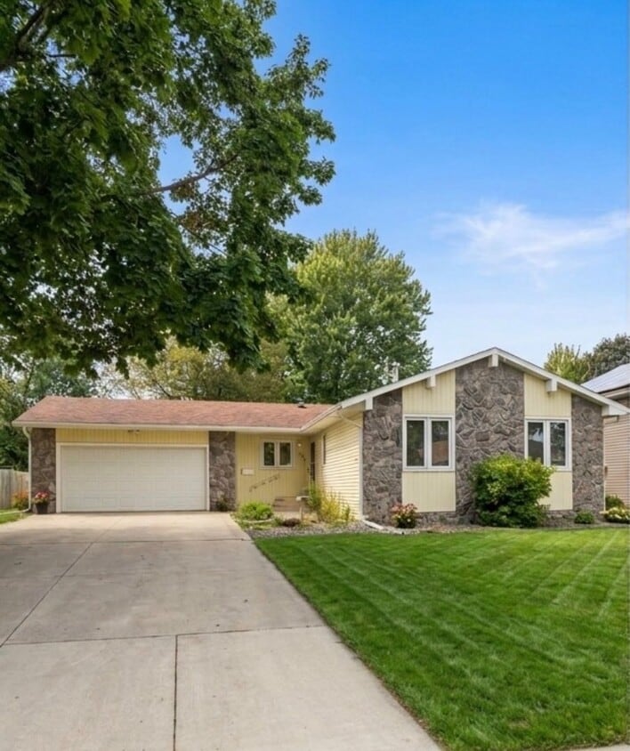 Photo - 106 Merlin Circle