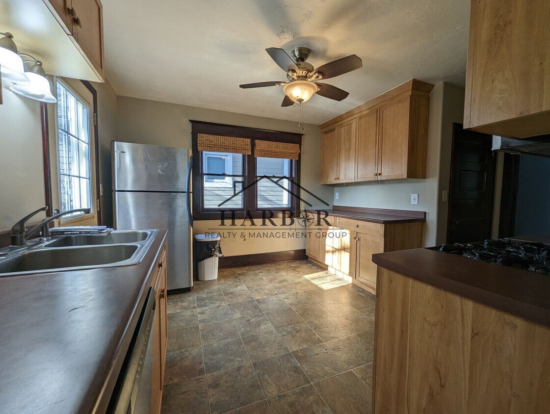 Primary Photo - Charming single family home with beautiful...