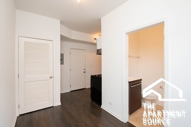 Building Photo - 5054 N Winthrop Ave