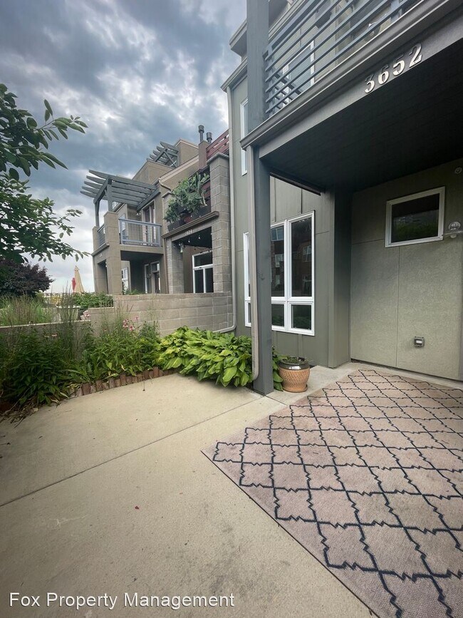 Building Photo - 4 br, 5 bath House - 3652 Pinedale Street #D
