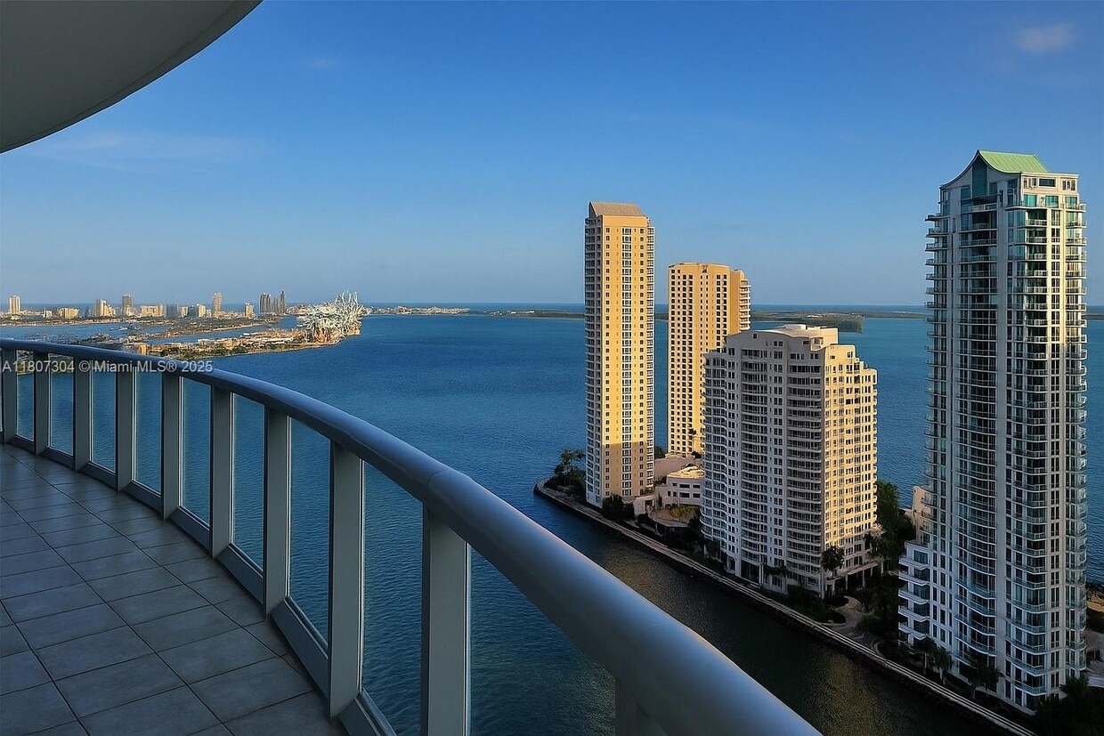 Primary Photo - 300 S Biscayne Blvd