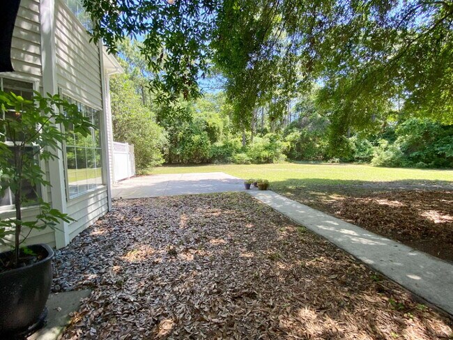 Building Photo - Duplex Apartment Close to Downtown Bluffton!