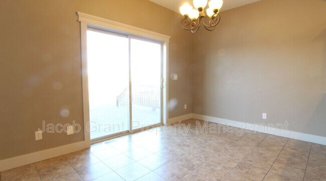 Building Photo - 614 E 1470 N