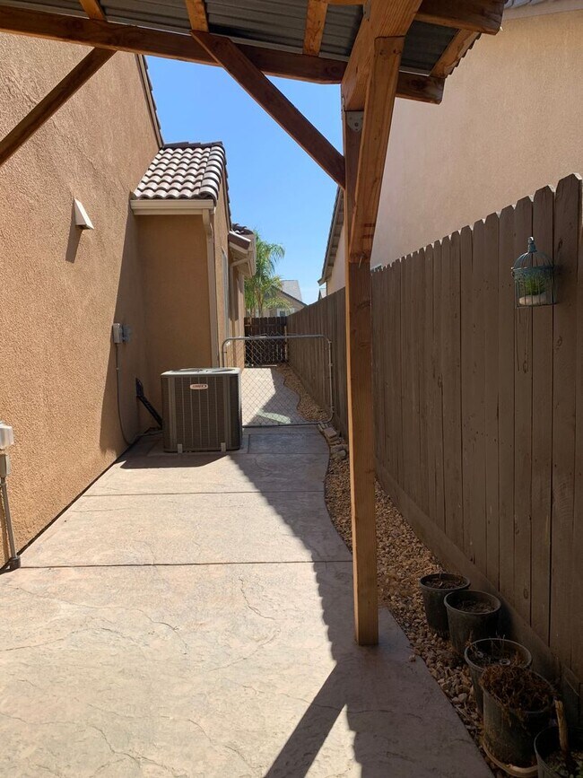 Foto del edificio - 4 Bed 2 BA in great neighborhood