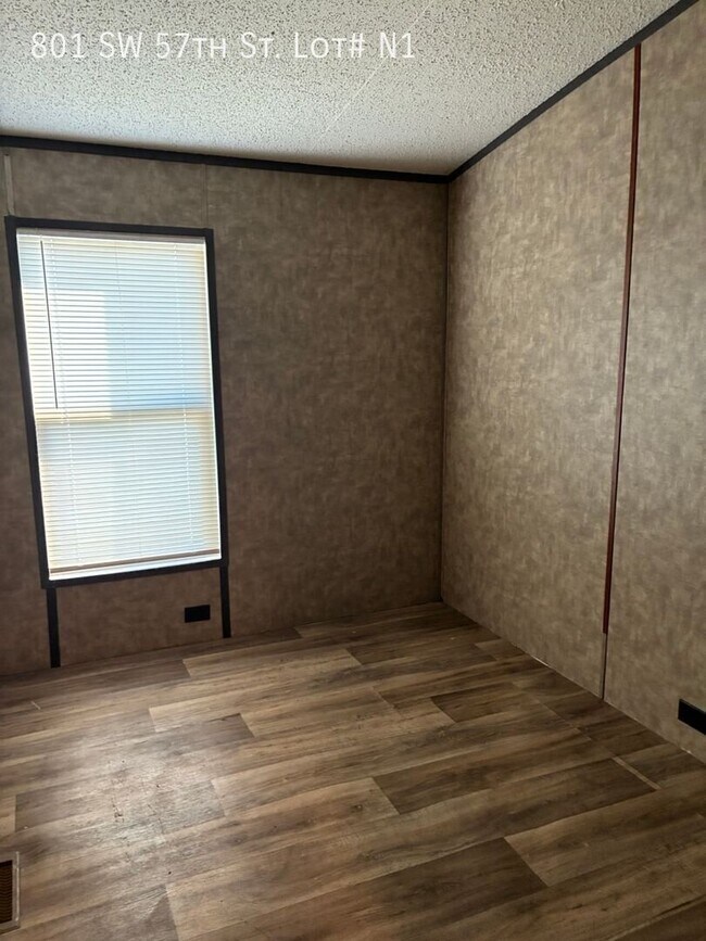 Foto del edificio - 801 SW 57th St