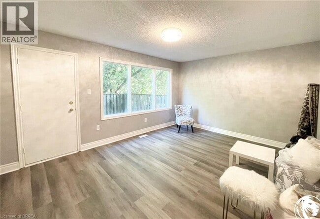 Photo du bâtiment - 10 Angus Rd