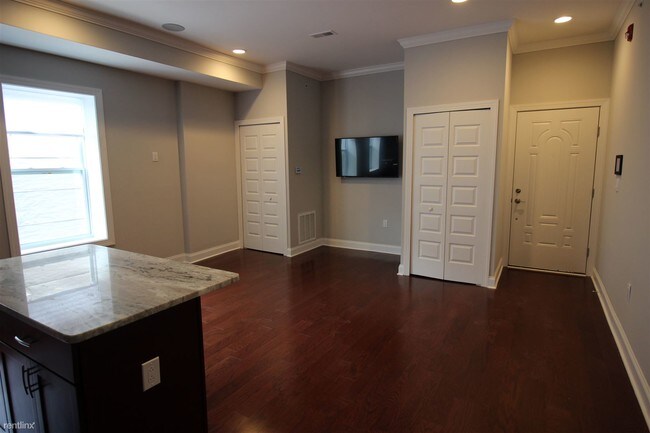 Building Photo - 1 br, 1 bath Apartment - 602 S 2nd St 10