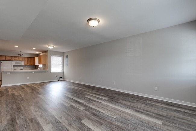 Foto del edificio - 3 Bedroom Row Home Available in July!