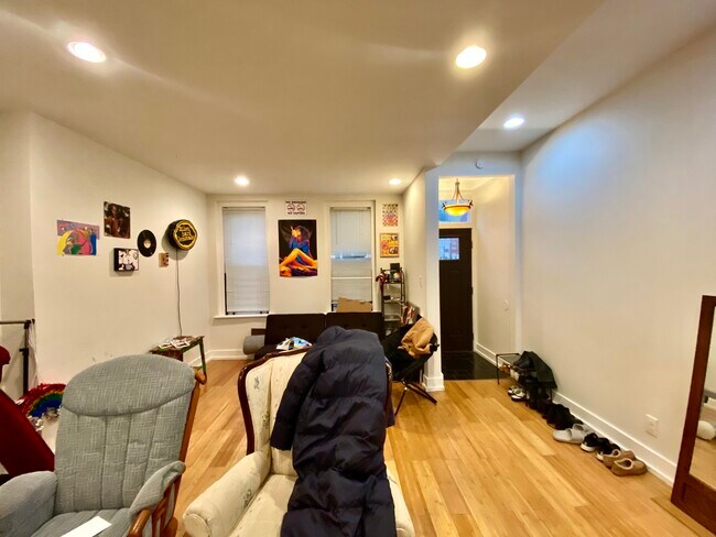 Building Photo - 2026 N Gratz St