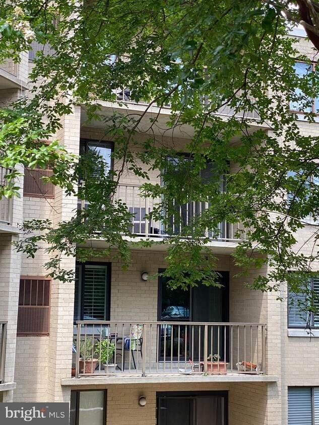 7425 Democracy Blvd Unit 216, Bethesda, MD 20817 Room for Rent in