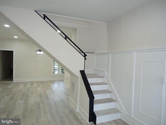 Building Photo - 2807 Clifton Ave