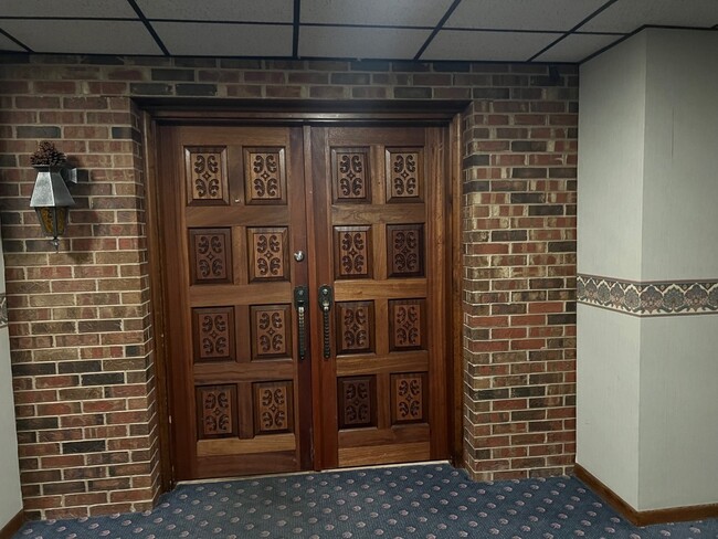 Building Photo - 129 S Spruce Ave