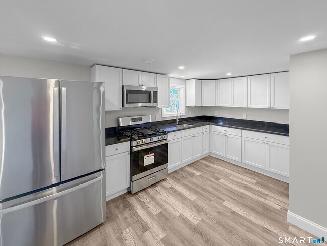 Foto del edificio - 4 River Rd