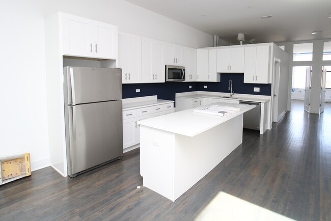 Building Photo - 1474 N Milwaukee Ave