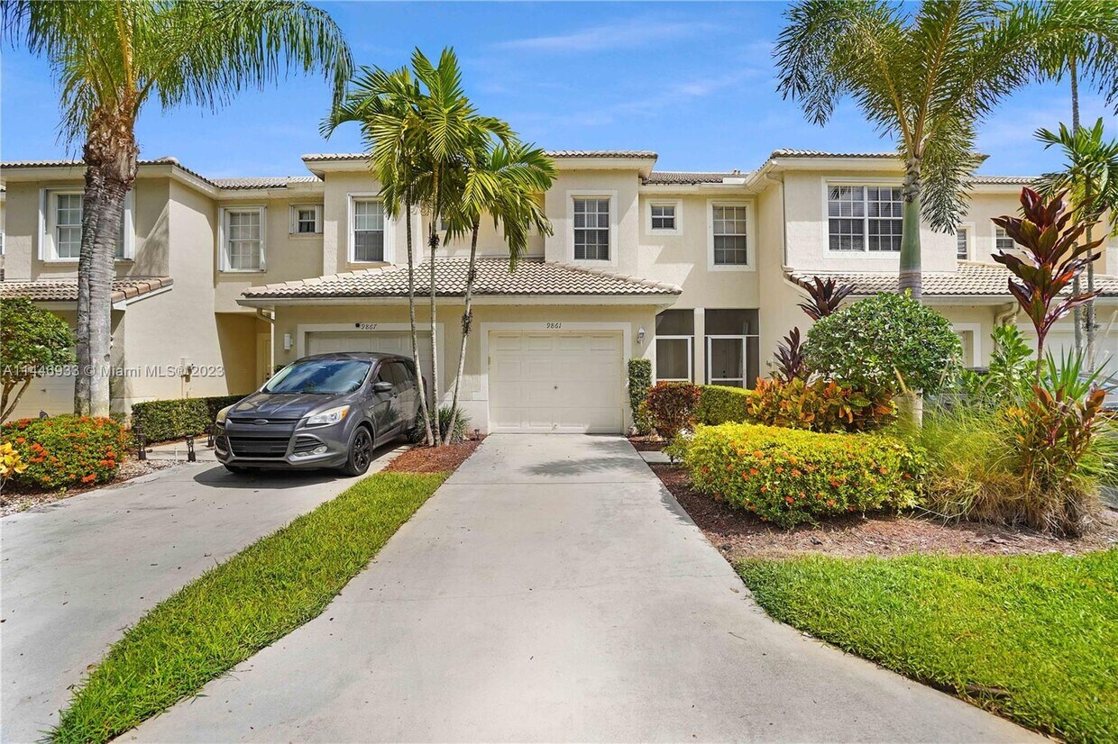 Foto principal - 9861 Lago Dr