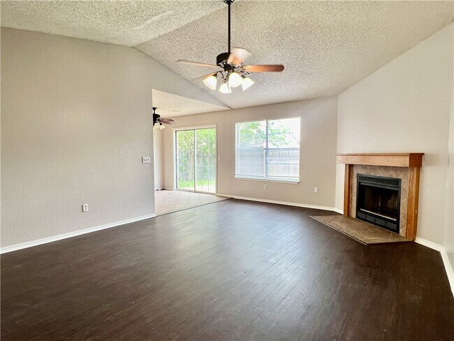 Foto del edificio - 4338 Chaparral Ln