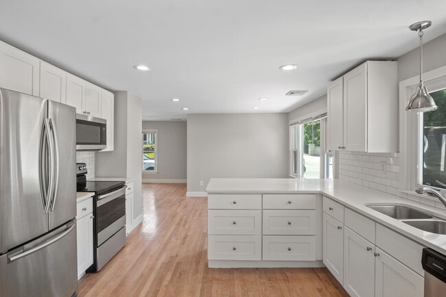 Foto del edificio - Single Family Home on Admiral Street