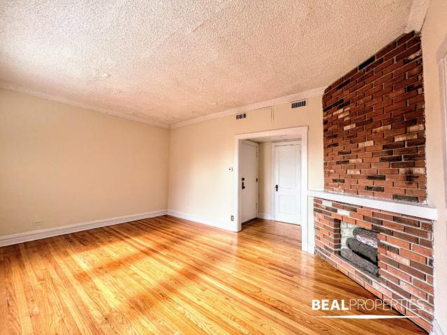 Building Photo - 1 bedroom in CHICAGO IL 60657