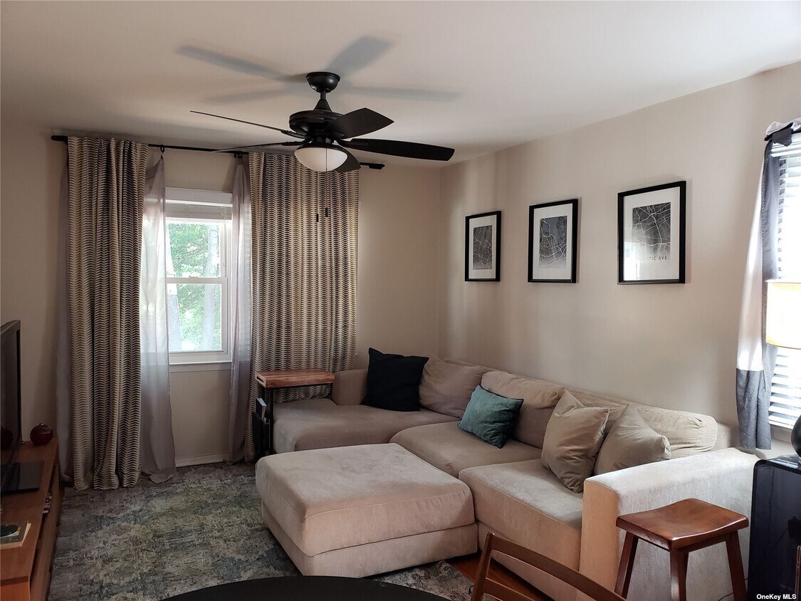 Foto principal - 215-32 23rd Rd