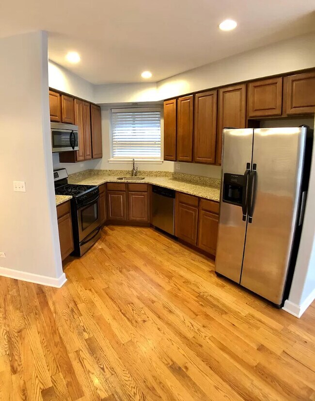 Foto del edificio - 2341 N Albany Ave