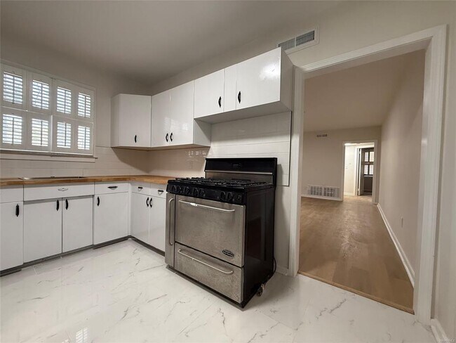 Building Photo - 3616 Dalraida Pkwy