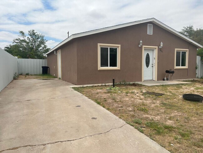 Building Photo - 2 br, 1 bath House - 807 N 5th