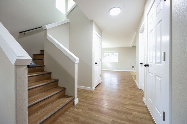 Building Photo - 117 SE 129th Ave