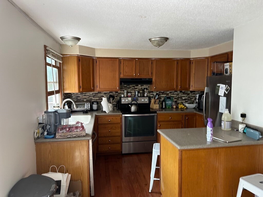 Primary Photo - 115 W 8th St