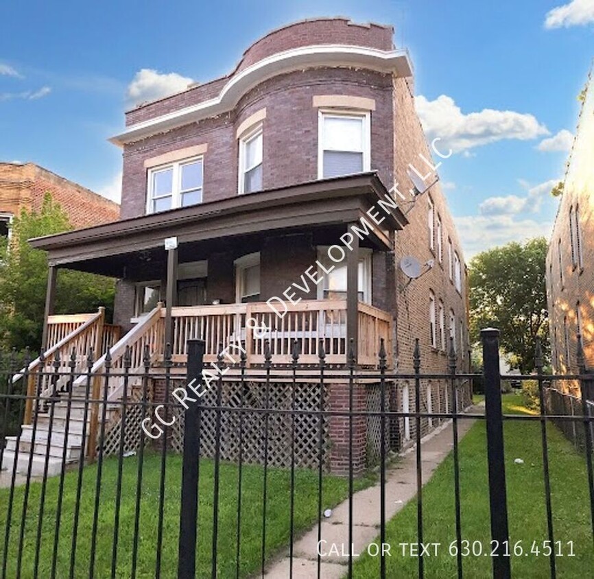 Foto principal - ***4 BEDROOM - 1 BTH / HARDWOOD FLOORING /...