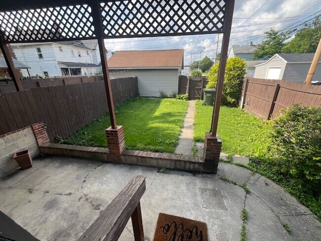 Foto del edificio - 472-474 E. Gates Street